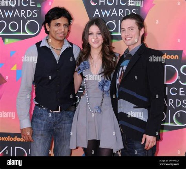 Who is Noah Ringer Dating Now