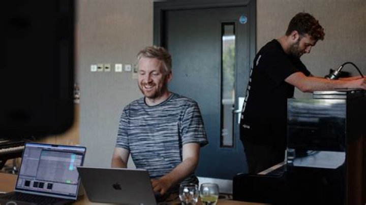 Who is Olafur Arnalds Dating Now?