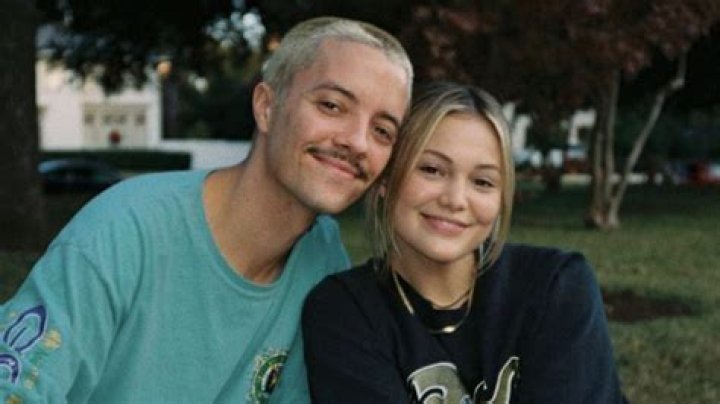 Who is Olivia Holt Dating Now