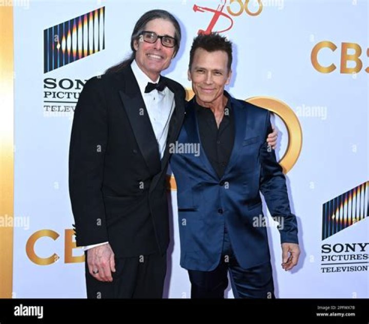 Who is Peter Barton Dating Now