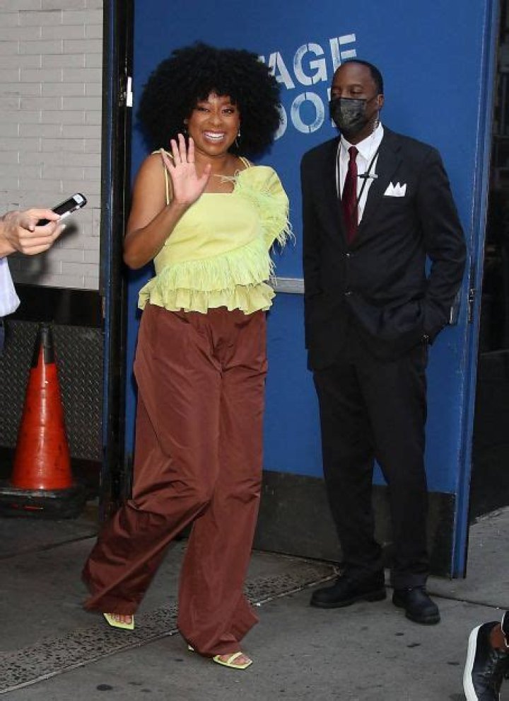 Who is Phoebe Robinson Dating Now