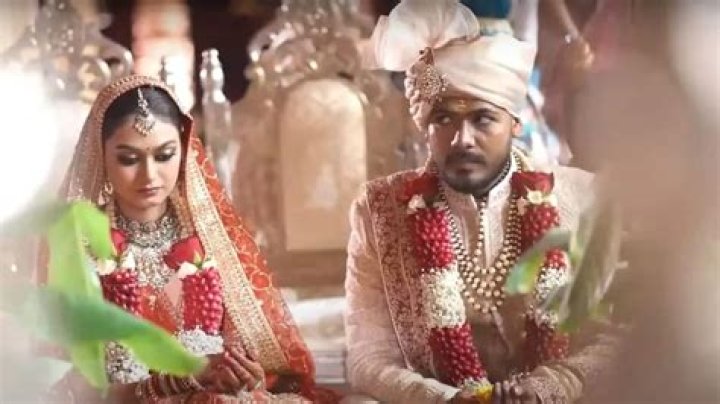 Who is Ravi Shastri Dating Now