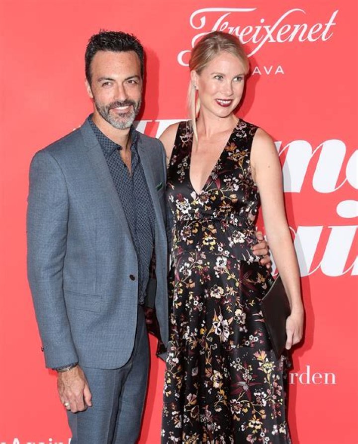 Who is Reid Scott Dating Now?