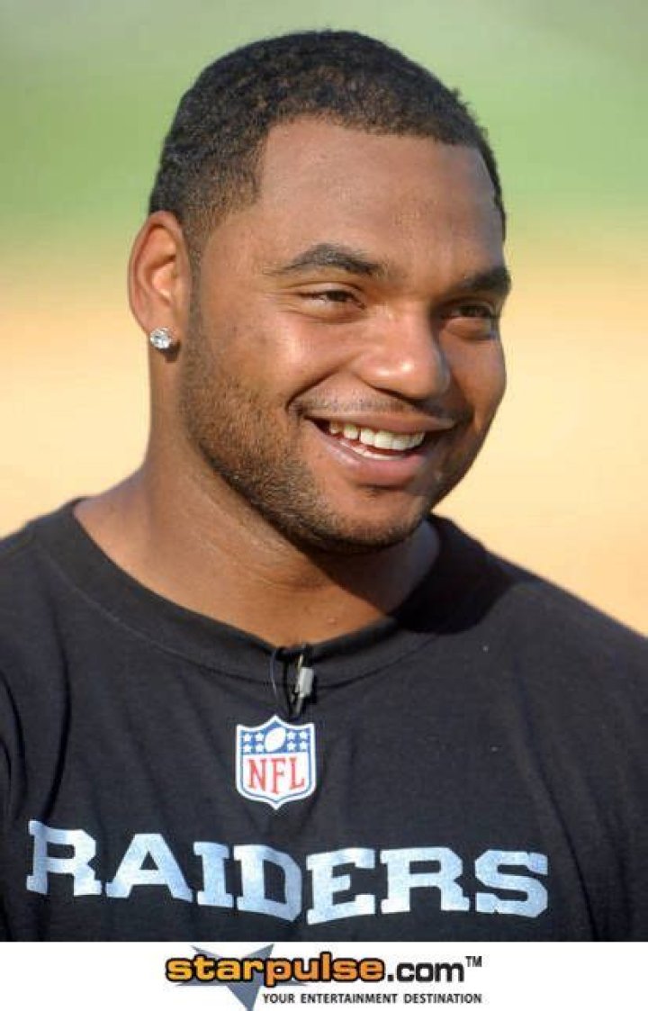 Who is Richard Seymour Dating Now?