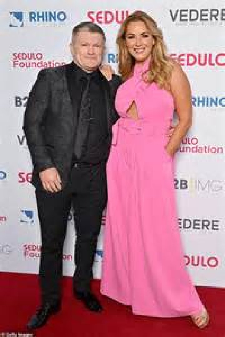 Who is Riddick Bowe Dating Now?