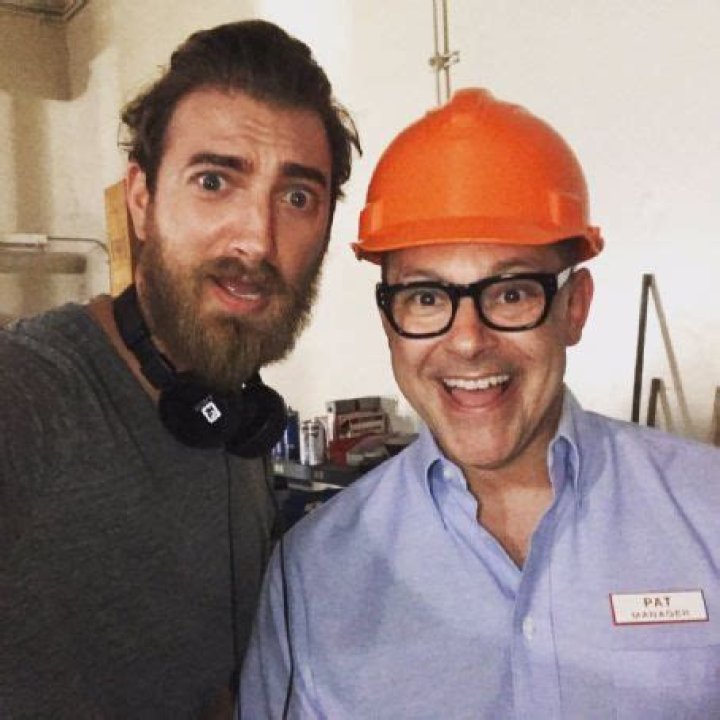 Who is Rob Corddry Dating Now