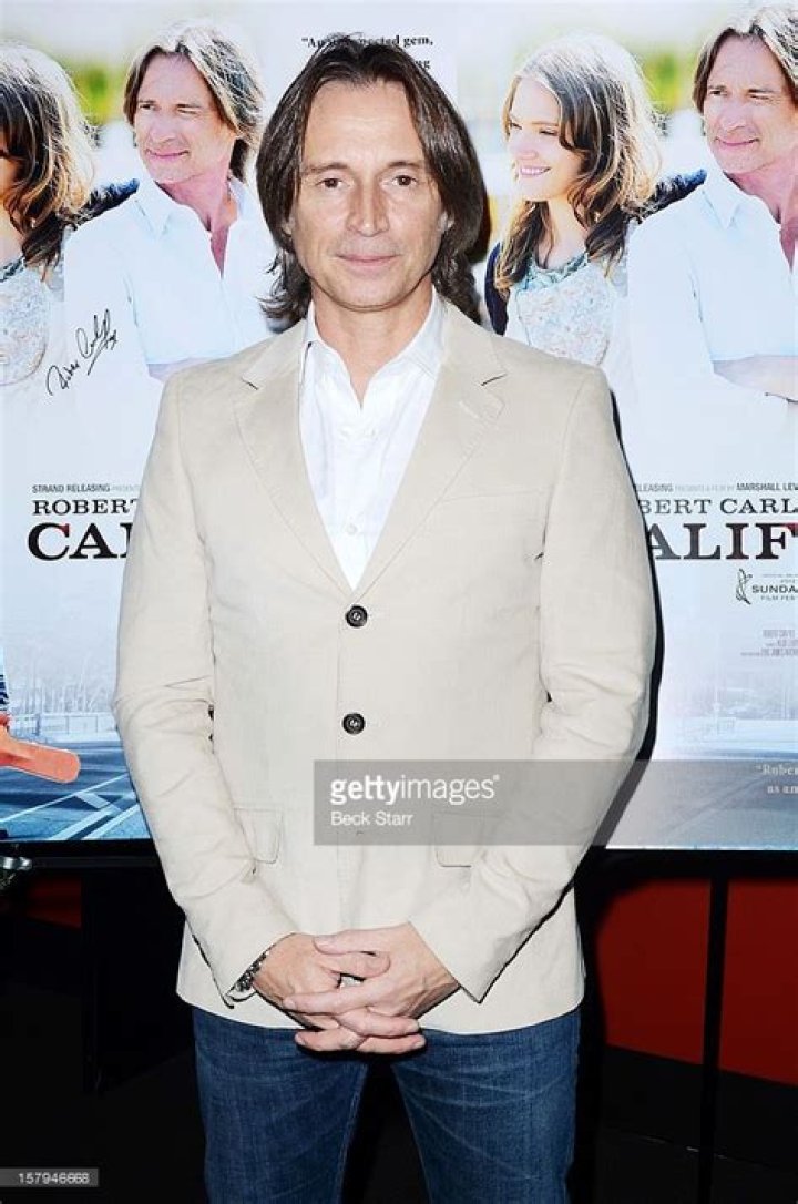 Who is Robert Carlyle Dating Now