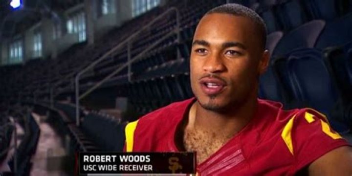 Who is Robert Woods Dating Now?