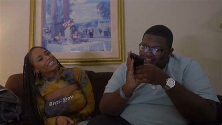 Who is Robiiiworld Dating Now?