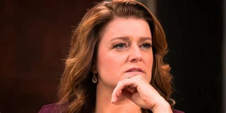 Who is Robyn Barry-Cotter Dating Now