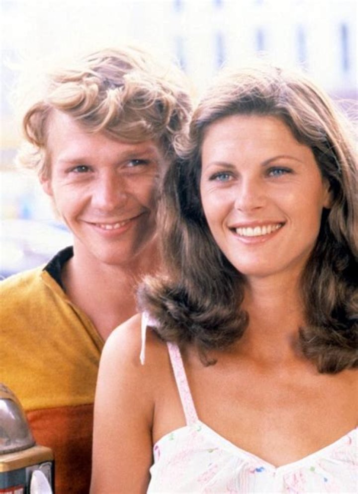 Who is Robyn Douglass Dating Now