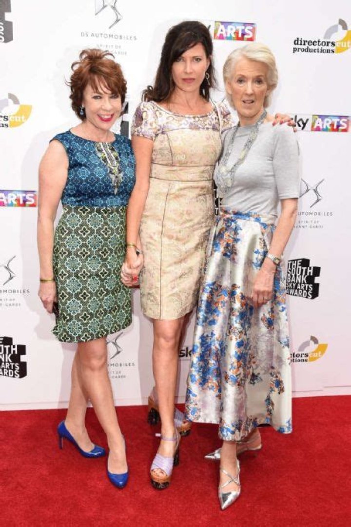 Who is Ronni Ancona Dating Now?