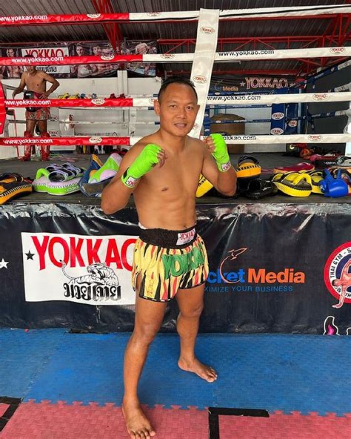 Who is Saenchai Dating Now?