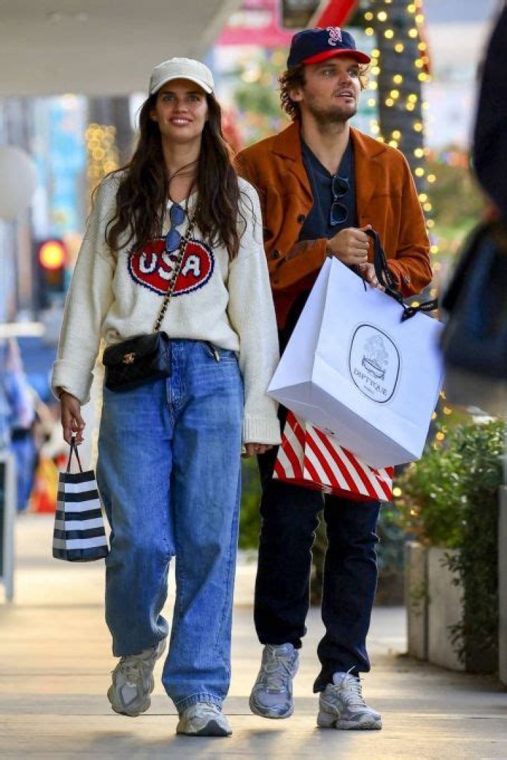 Who is Sara Sampaio Dating Now