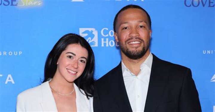 Who is Sarah Mundo Dating Now?