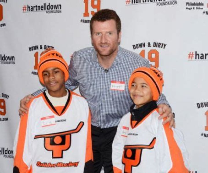 Who is Scott Hartnell Dating Now?