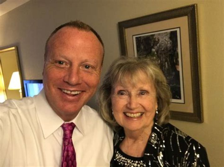 Who is Scott Nichol Dating Now?