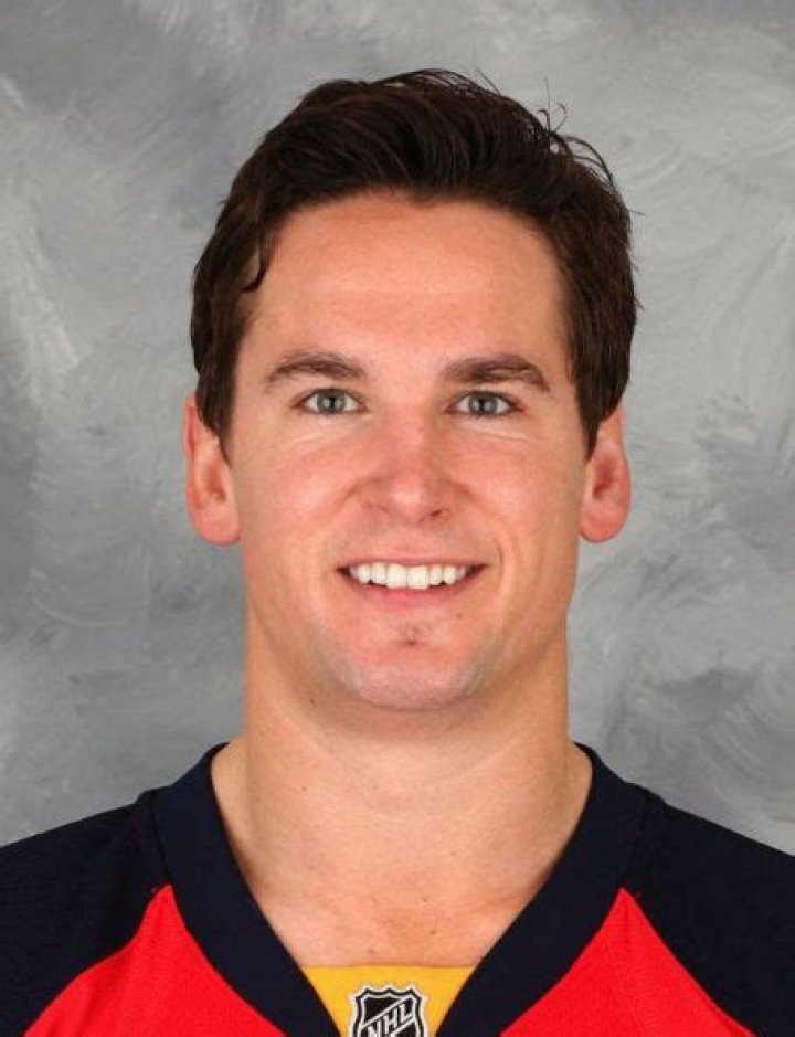 Who is Scottie Upshall Dating Now