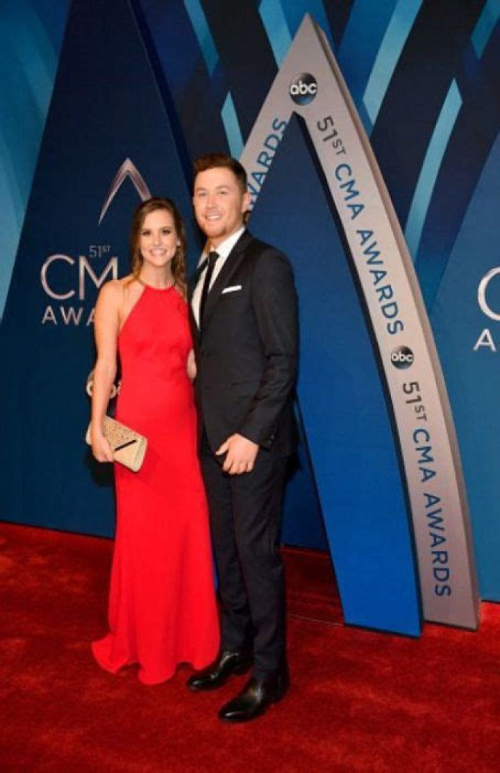 Who is Scotty McCreery Dating Now