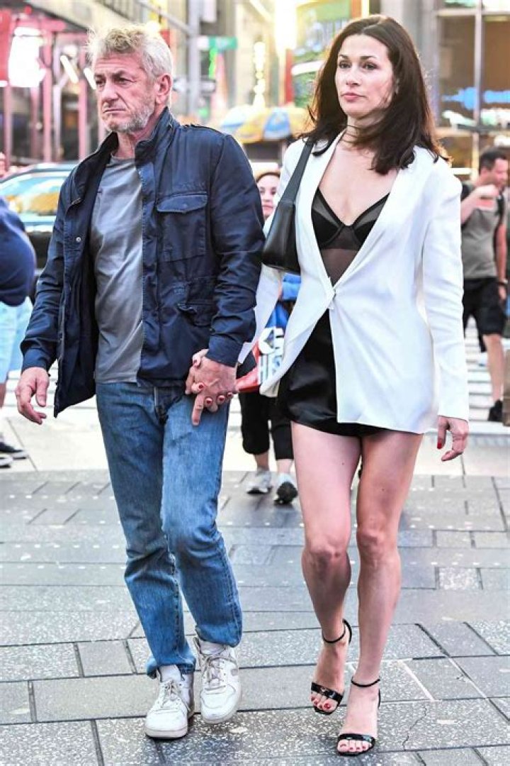 Who is Sean Elliott Dating Now