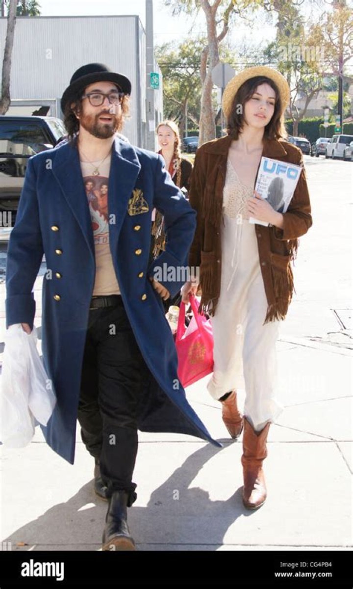 Who is Sean Lennon Dating Now