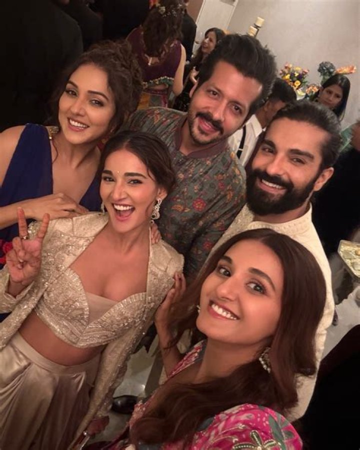 Who is Shakti Mohan Dating Now