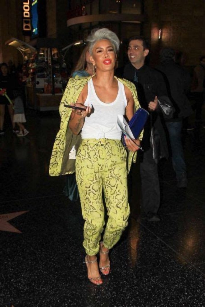 Who is Sibley Scoles Dating Now