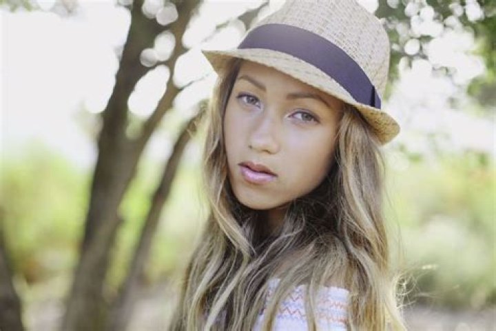 Who is Skylar Stecker Dating Now