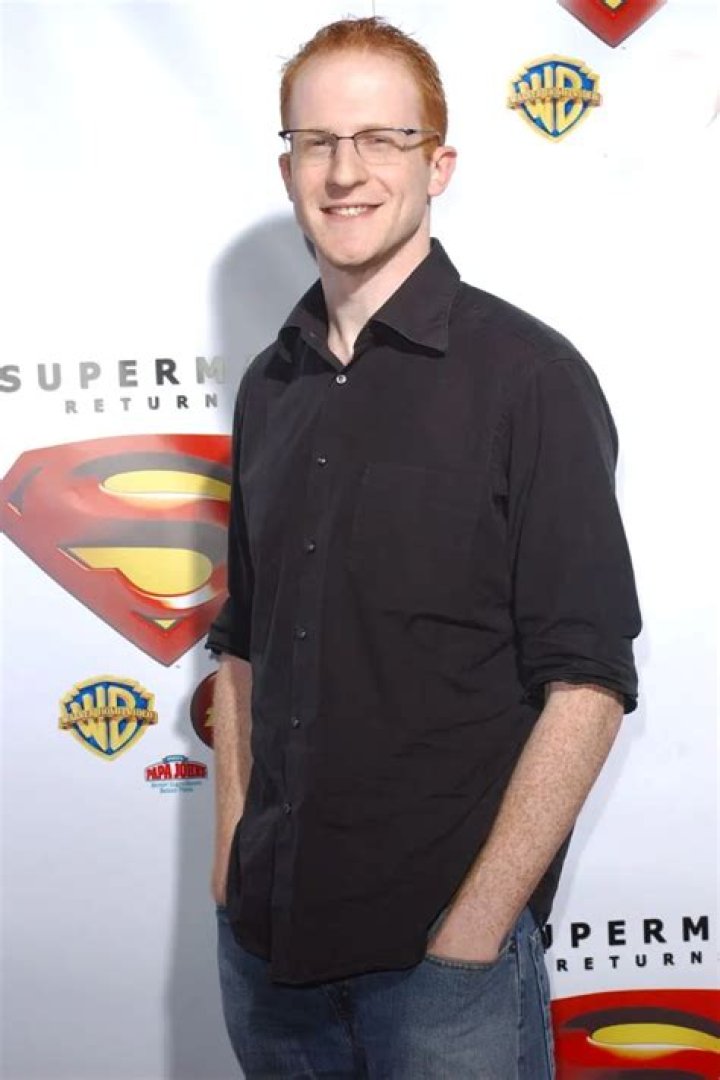 Who is SnewJ Dating Now