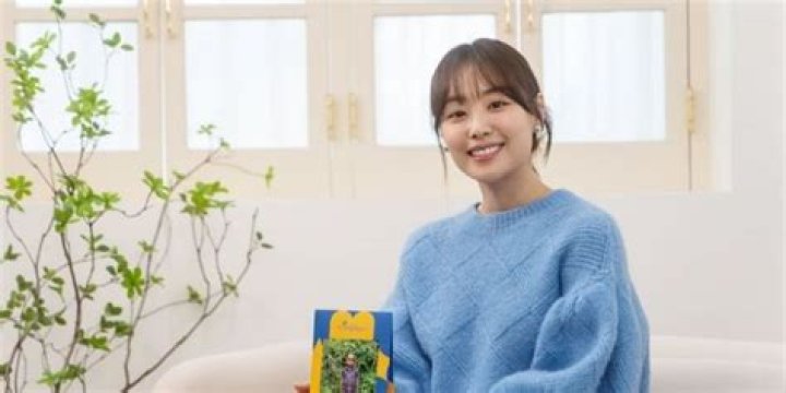 Who is Song Jieun Dating Now