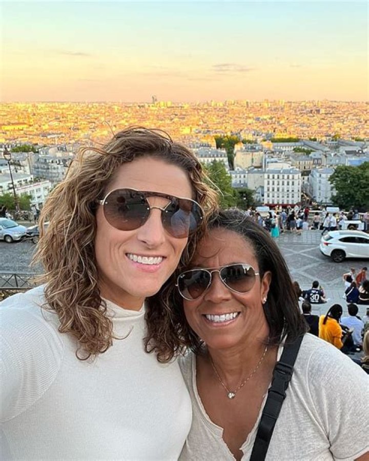 Who is Stephanie Hunt Dating Now