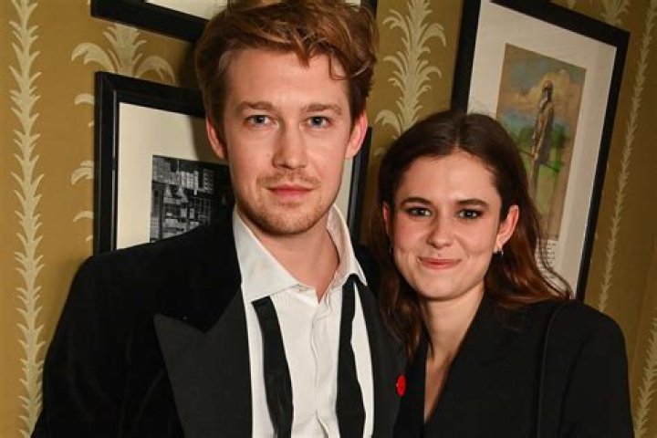 Who is Sterling Knight Dating Now