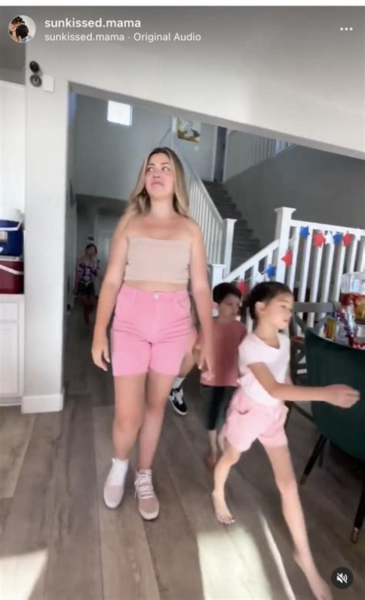 Who is Sunkissed Mama Dating Now?