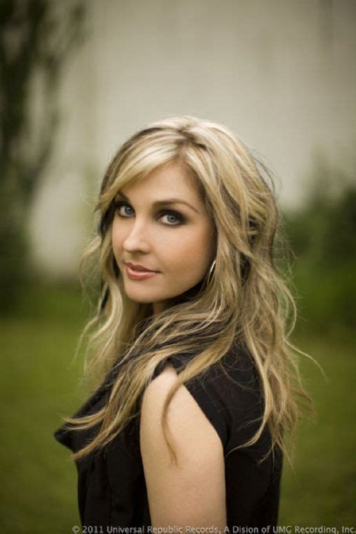 Who is Sunny Sweeney Dating Now