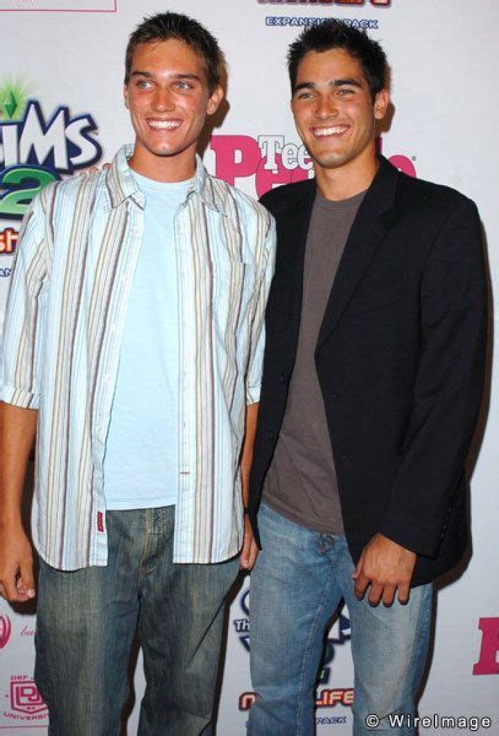 Who is Tanner Hoechlin Dating Now?