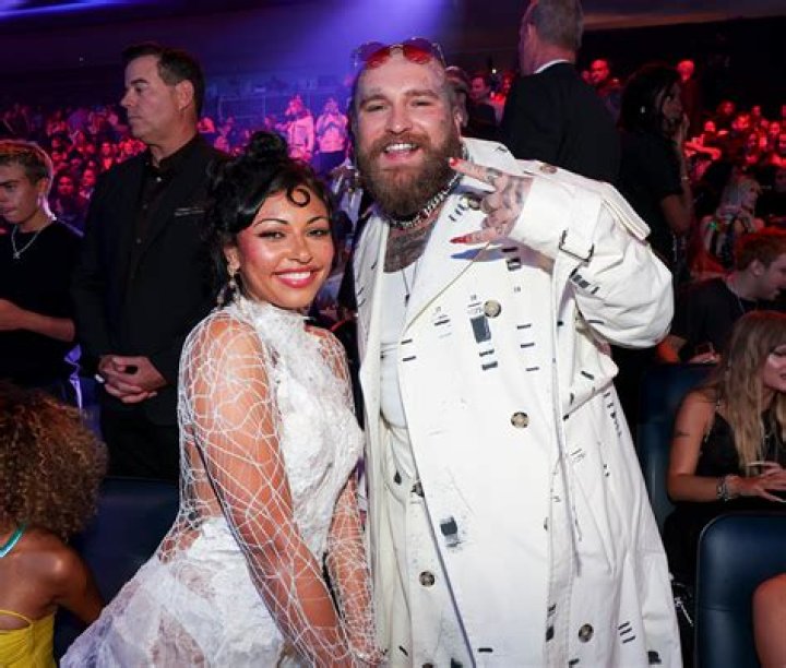 Who is Teddy Campbell Dating Now