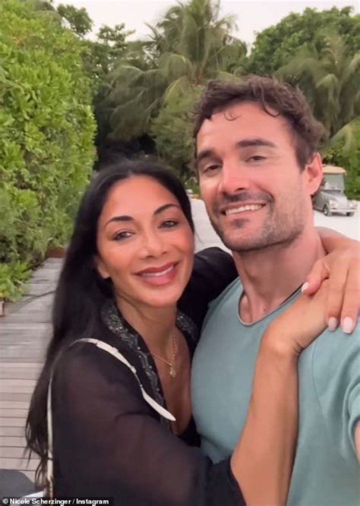 Who is Thom Evans Dating Now?