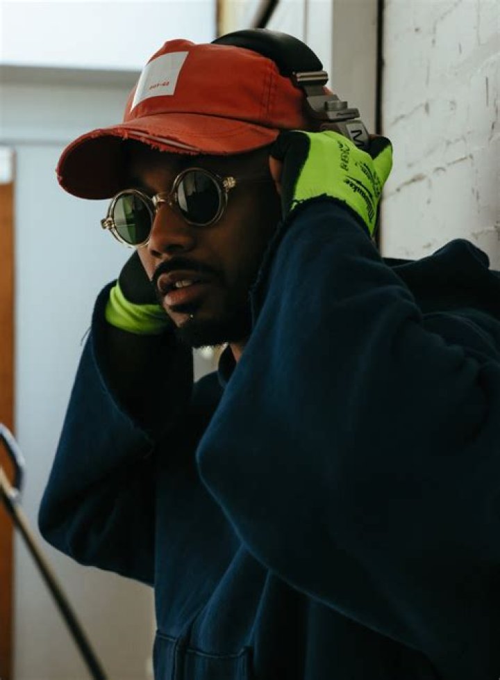 Who is Toro Y Moi Dating Now