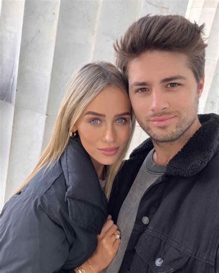 Who is Travis Burns Dating Now