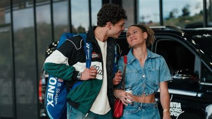 Who is Tyler Shelton Dating Now