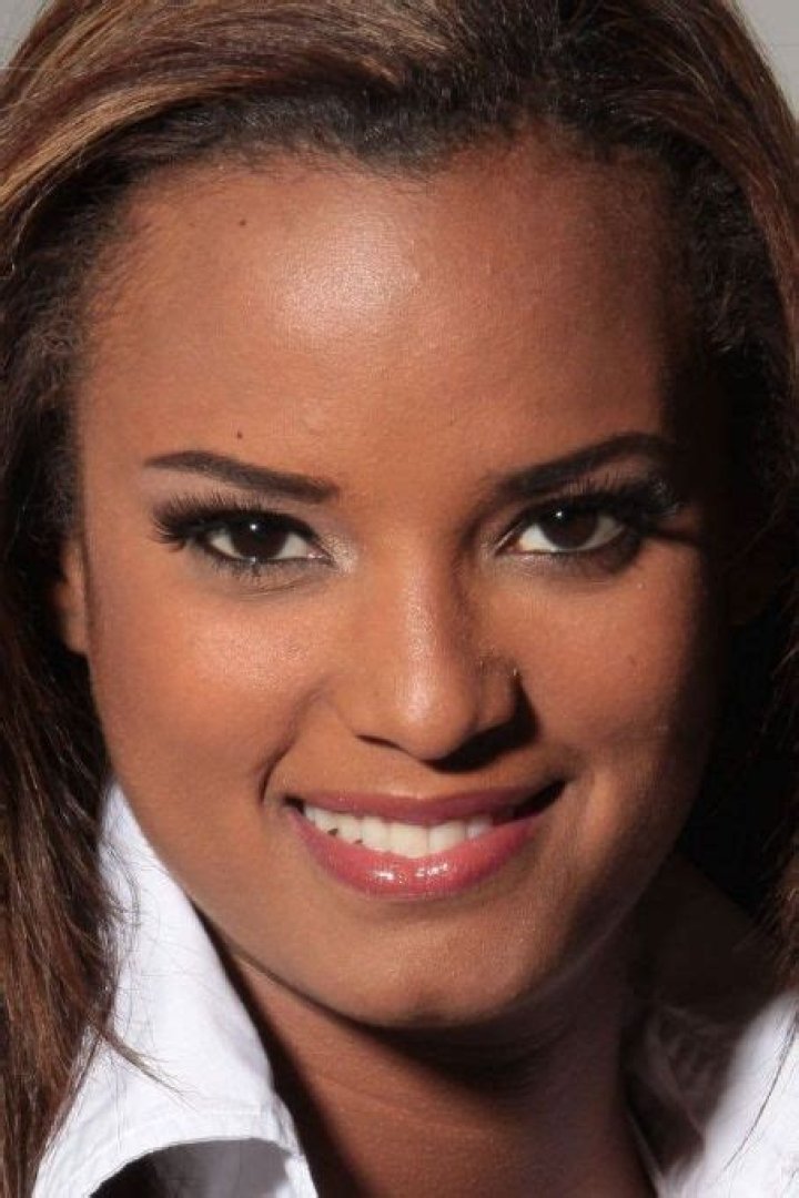 Who is Vanessa Mendoza Dating Now