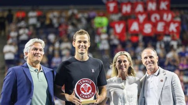 Who is Vasek Pospisil Dating Now