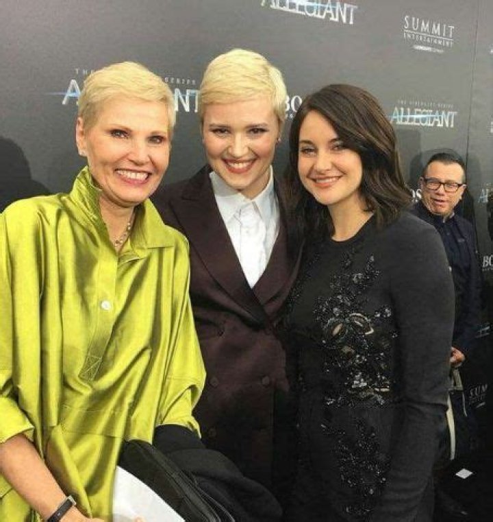 Who is Veronica Roth Dating Now?