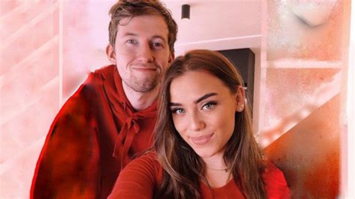 Who is Vivi Winkler Dating Now