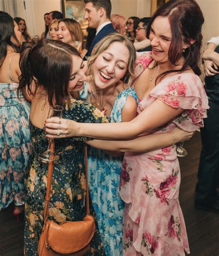 Who is Vixella Dating Now