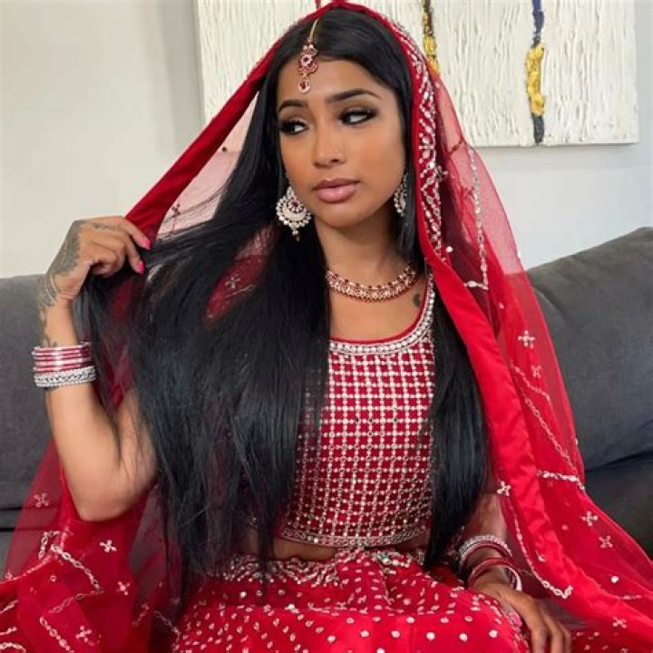 Who is Yasmine Sima Dating Now?