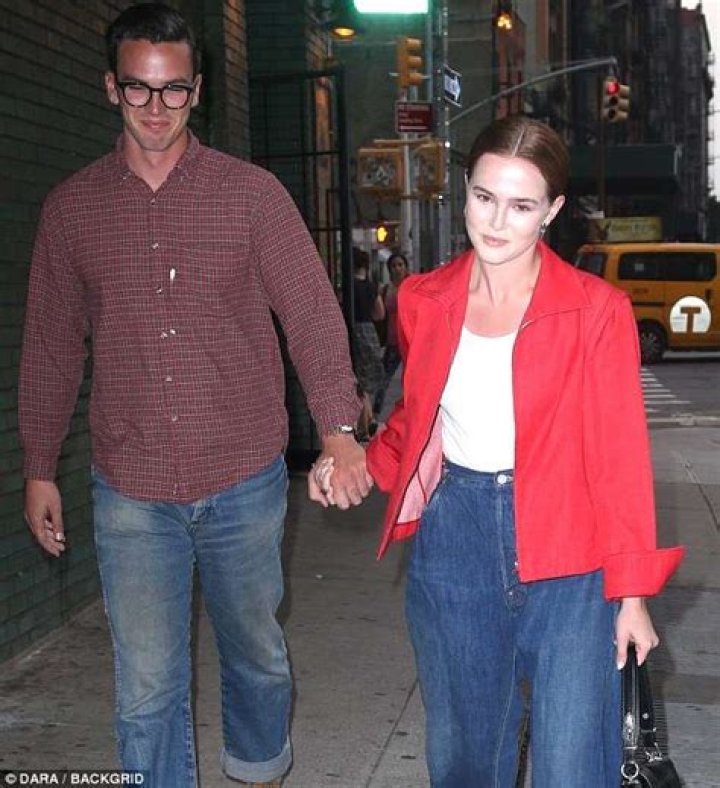 Who is Zoey Deutch Dating Now?