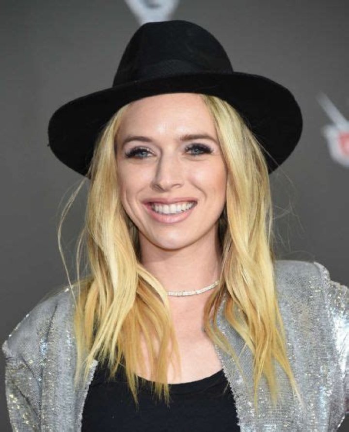 Who is Zz Ward Dating Now